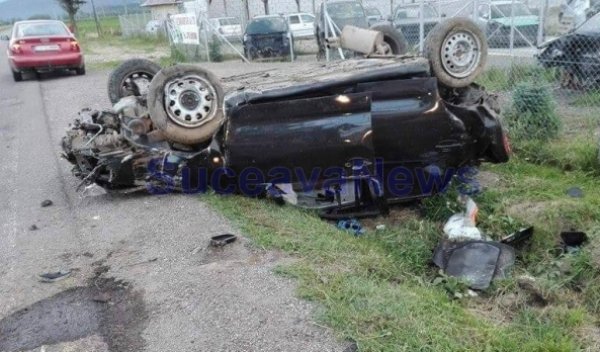 Accident teribil în Suceava. O maşină s-a răsturnat, ocupanţii au scăpat ca prin minune