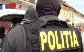 Trei mandate de percheziții domiciliare …