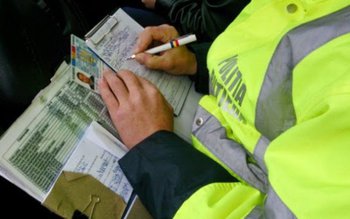 Inconştienţă în trafic. S-au urcat …