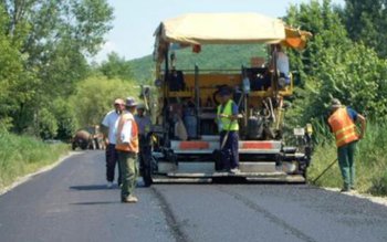 Mai multe drumuri din județ …