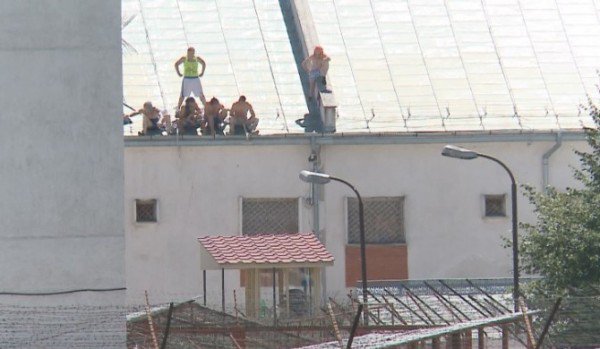 Deţinuţii de la Penitenciarul Botoşani continuă protestele