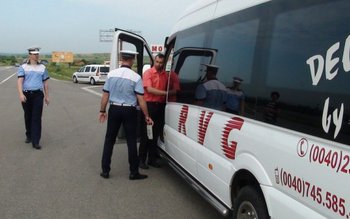 Transportatorii de persoane, luaţi la …