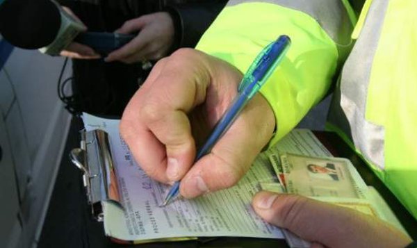 Tânără din Dorohoi depistată în timp ce conducea în stare de ebrietate. Vezi ce alcoolemie avea!