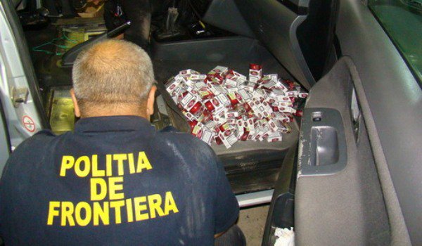 Audi A4 confiscat la vamă pentru trafic cu ţigări de contrabandă - FOTO