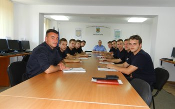 Elevi din anul I al …