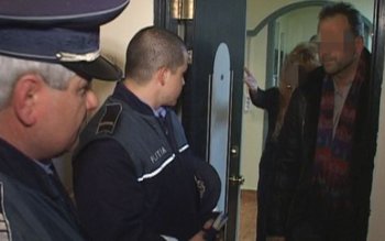 Poliţiştii botoşăneni verifică persoanele puse …