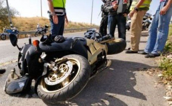 Accident grav! A condus beat și fără permis de conducere și a ajuns cu motocicleta în șanț