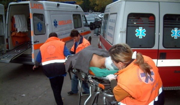 Accident grav produs cu puțin timp în urmă la Manoleasa. Patru victime preluate de ambulanță!