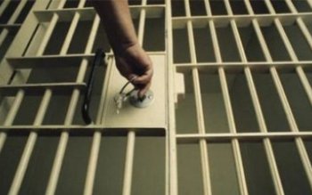 Piroman care avea mandat de …