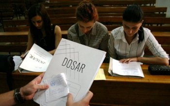 În instituţiile de învăţământ nu …