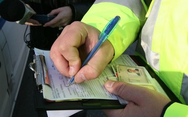 Dosare penale întocmite de polițiști pentru conducere fără permis