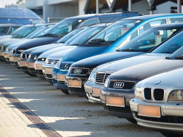 Eșec al taxelor auto introduse în timp de guverne: Piața mașinilor second hand aduse din străinătate înflorește