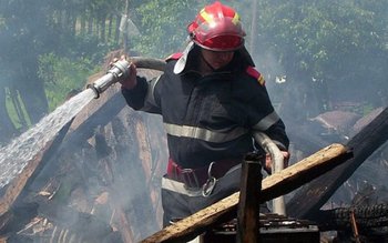 Locuinţă din Nicșeni distrusă parţial …