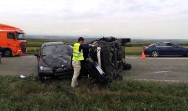 Carambol cu patru maşini în Suceava. Două persoane au fost rănite - FOTO