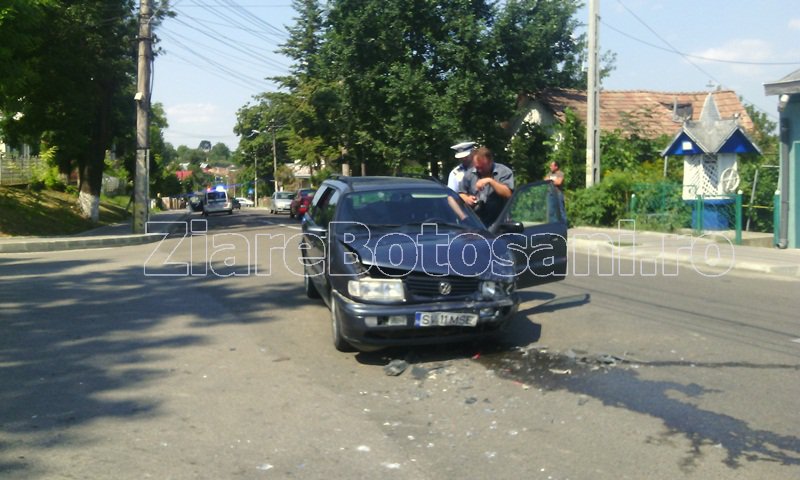 Patru persoane au ajuns la spital în urma unui accident cu impact frontal la Dorohoi - FOTO