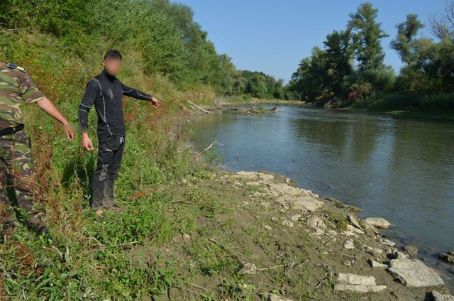 Contrabandă cu țigări, oprită la malul Prutului - FOTO