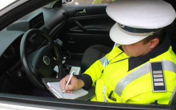 Tineri cercetați pentru conducere sub …