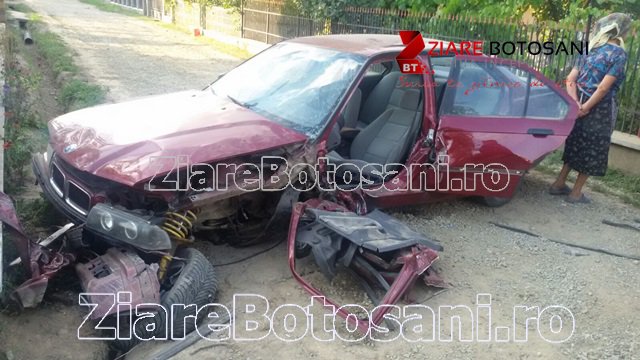 Tânăr rămas încarcerat după un accident grav la Darabani - FOTO