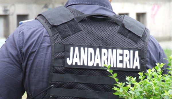 Trei tineri amendați de jandarmi după ce au făcut scaldal într-un bar din Botoșani