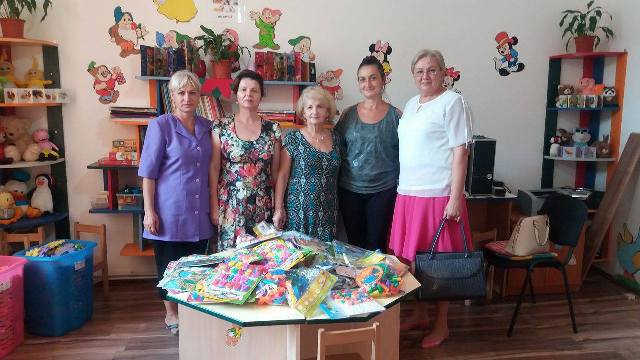 Doamnele social-democrate alături de copiii de la Grădinița nr. 4 Botoșani - FOTO