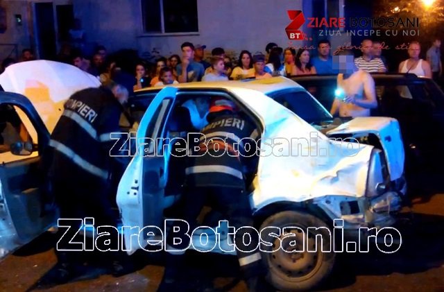 Accident grav! Bărbat rămas încarcerat după un impact între două mașini - FOTO