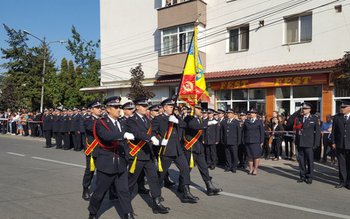 Sute de dorohoieni alături de …