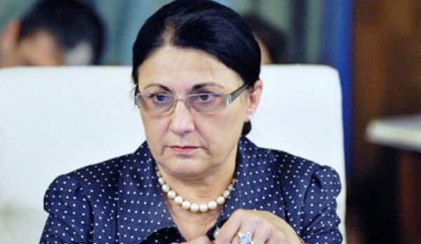 Iniţiativă legislativă a Ecaterinei Andronescu pentru amânarea concursurilor de directori din şcoli până vara viitoare