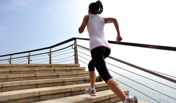 Urcatul scărilor ajuta la păstrarea „tinereții” creierului