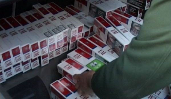 Autoturism plin cu țigări de contrabandă depistat la Săveni