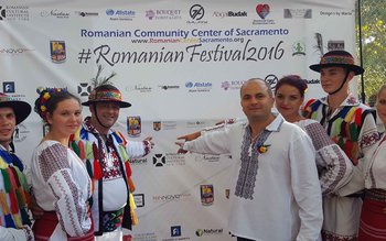 Ansamblul HORA Vlăsinești – stindard …