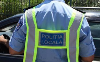 Poliţistă reţinută pentru trafic de …