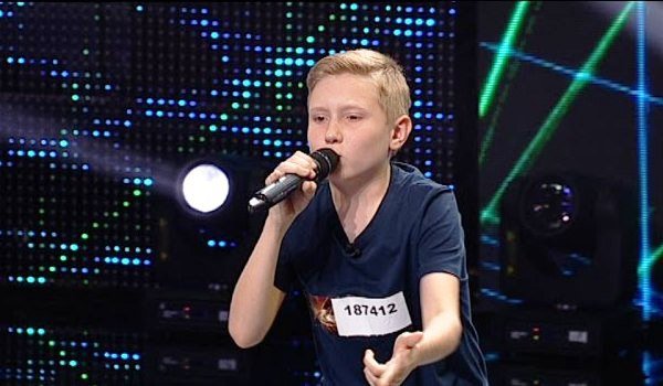 Botoșăneanul Dănuț Eduard Pintilei se califică în următoarea etapă X Factor! Generația de mâine pune mâna pe putere în lumea muzicale!