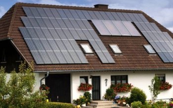 Românii stau la cozi interminabile …