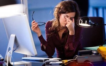 Stai ore întregi zilnic în …