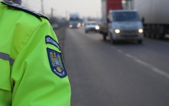 Contrabandist oprit cu focuri de …