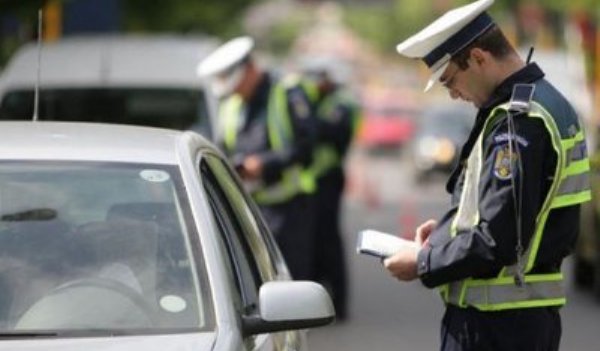 Botoșănean cercetat după ce a fost găsit în trafic conducând o mașină neînmatriculată