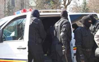 Percheziţii în Botoșani la persoane …