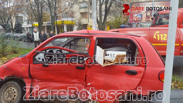 Bărbat ajuns la spital după un accident violent produs pe Bulevardul Mihai Eminescu - FOTO