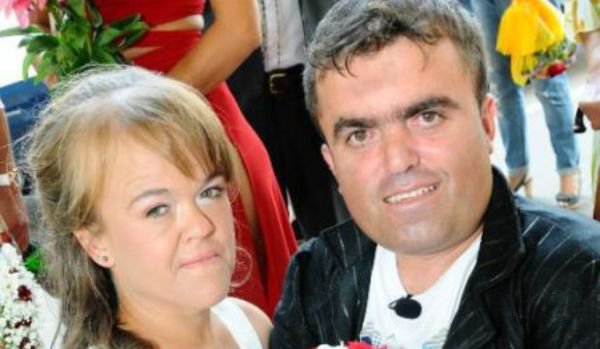 A murit cel mai cunoscut pitic din România. Cristi şi soția sa Mădălina erau din Botoșani!