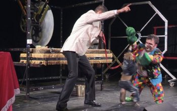 Piticul Colorado se lupta cu …