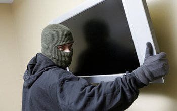 Tineri surprinşi în flagrant, în …