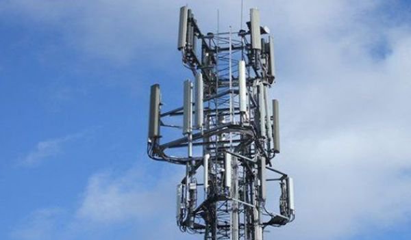 Antenele GSM nu vor mai fi mutate la minimum 500 metri de şcoli şi spitale