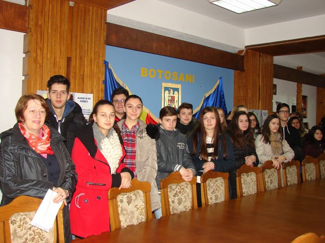 Conducerea Prefecturii vizitată de liceeni de la Colegiul Naţional „Mihai Eminescu” Botoșani - FOTO