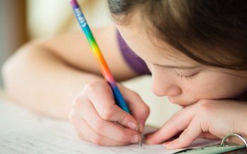 Elevii află astăzi câte ore …