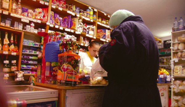 Bărbat cercetat după ce a sustras bani dintr-un magazin mixt