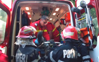 Femeie căzută într-o râpă, salvată …
