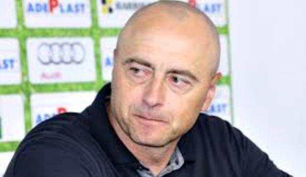  Leo Grozavu: Toţi arbitrii care vin la Botoşani sunt îngroziţi. Parcă e Război Mondial 