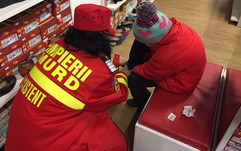 Salvatori cu chipul lui Moş …