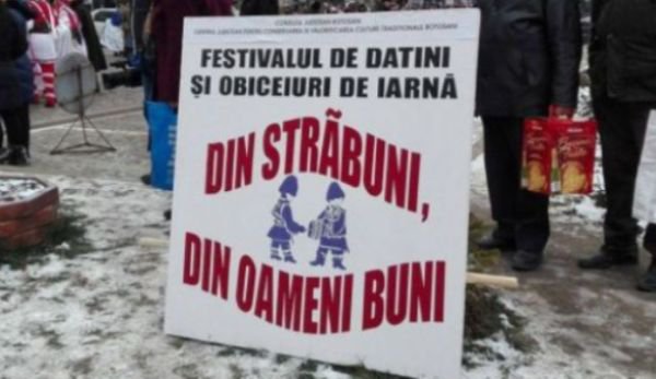 A început Festivalul de datini și obiceiuri de iarnă în Piața Revoluției din Botoșani