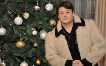 Cine este femeia cu care …